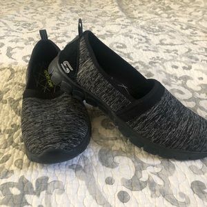 Skechers slip on shoes